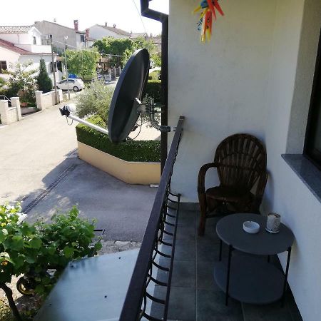Family Apartman Luka Apartment Ровин Екстериор снимка