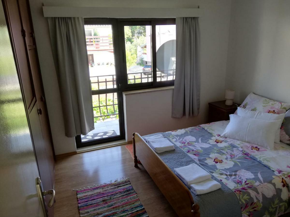 Family Apartman Luka Apartment Ровин Екстериор снимка
