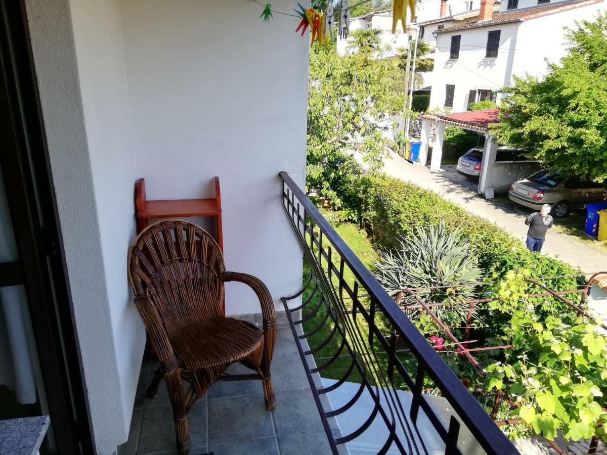 Family Apartman Luka Apartment Ровин Екстериор снимка