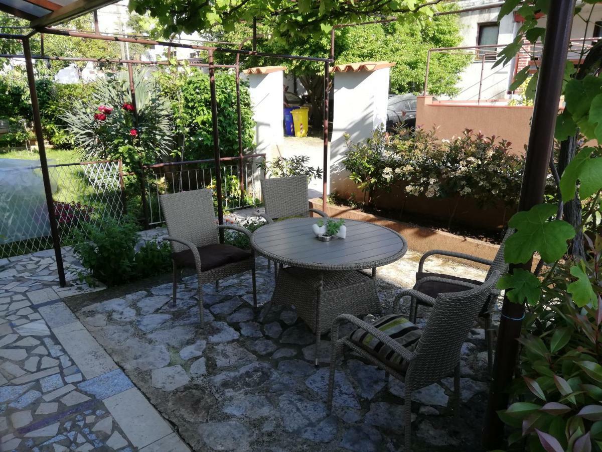 Family Apartman Luka Apartment Ровин Екстериор снимка